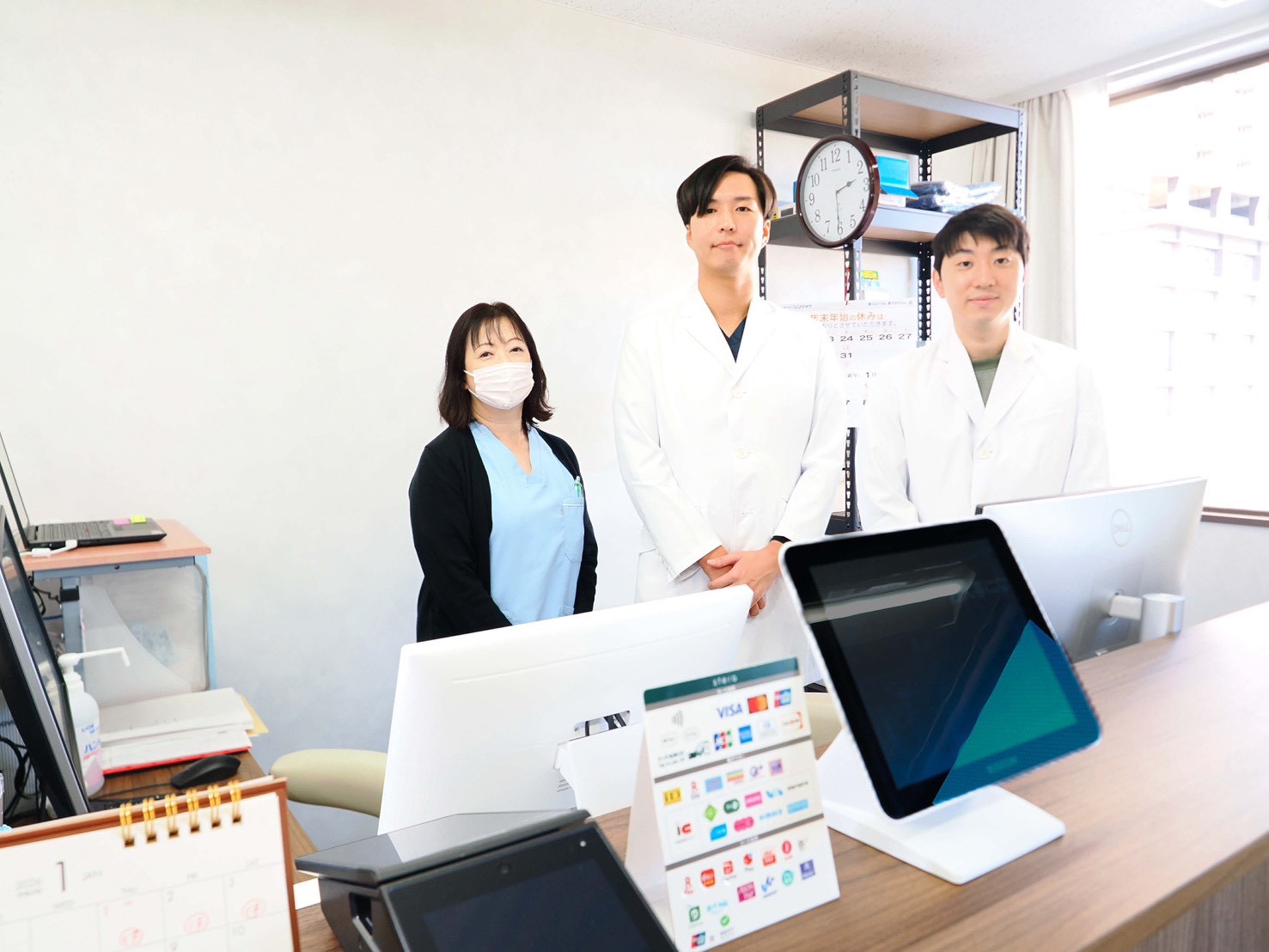 明るく清潔な待合室